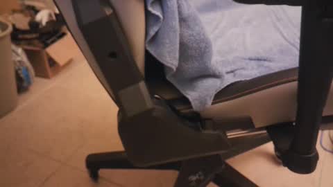 Gilly online show from 12-16-24, 05:22