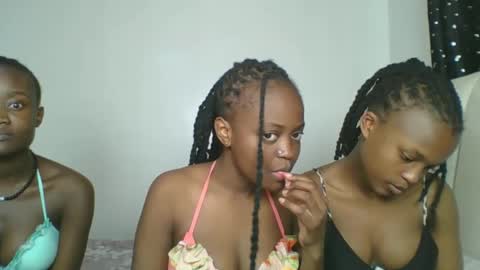 maira luv1 online show from 12-18-25, 08:04