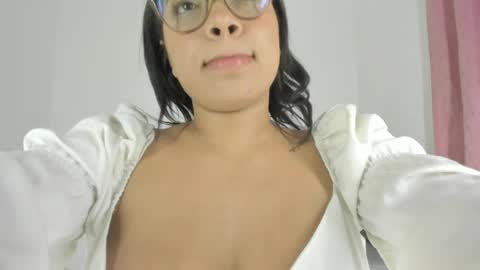 Snapshot of maison_sofiaa chatting on 04-03-26, 06:44 online show from 04-03-26, 06:44