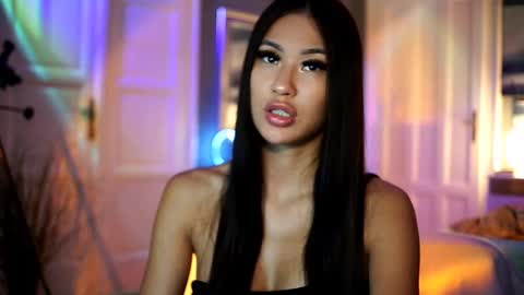 Snapshot of maistream chatting on 09-17-25, 12:40 Mai online show from 09-17-25, 12:40