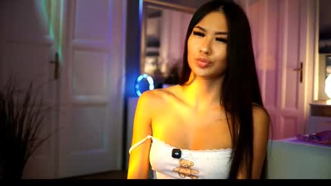 Snapshot of maistream chatting on 09-18-25, 12:40 Mai online show from 09-18-25, 12:40