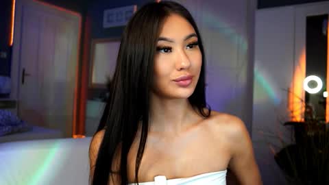 Snapshot of maistream chatting on 11-18-25, 07:40 Mai online show from 11-18-25, 07:40