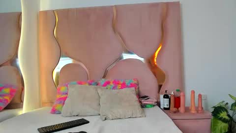 Snapshot of maiteht chatting on 03-10-25, 01:32 maite online show from 03-10-25, 01:32