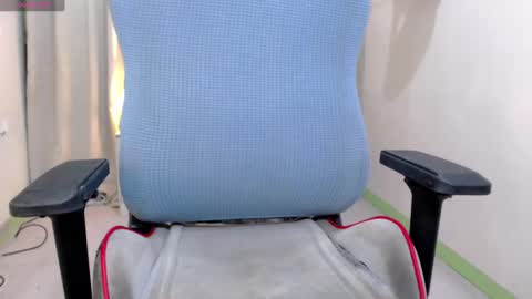 Snapshot of majestic_anne chatting on 12-19-24, 07:07 Annalyn online show from 12-19-24, 07:07