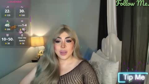 Snapshot of majestydannaxx chatting on 11-28-25, 04:04 majestydannaxx online show from 11-28-25, 04:04