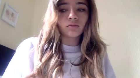 Snapshot of majo_gomezz chatting on 06-18-26, 03:38 majo_gomezz online show from 06-18-26, 03:38