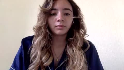 Snapshot of majo_gomezz chatting on 06-25-26, 04:00 majo_gomezz online show from 06-25-26, 04:00