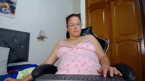 Snapshot of majo_leal_ chatting on 01-20-25, 10:51 majo online show from 01-20-25, 10:51