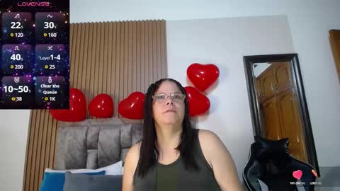 Snapshot of majo_leal_ chatting on 02-18-25, 08:49 majo online show from 02-18-25, 08:49
