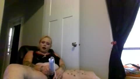 make_me_cum_69x online show from 05-17-26, 12:01