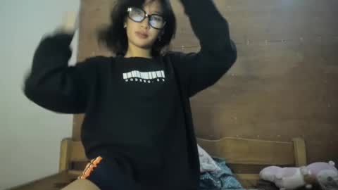 Snapshot of makelovewithzy chatting on 03-12-25, 03:51 Ling and John online show from 03-12-25, 03:51