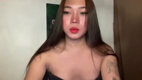 Snapshot of makemesquirt_xxx chatting on 05-25-26, 01:00 KEANA online show from 05-25-26, 01:00