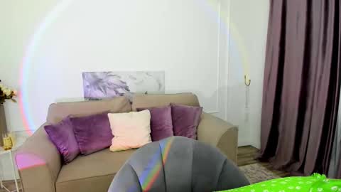 Snapshot of makeyouehappy chatting on 11-27-25, 12:29 makeyouehappy online show from 11-27-25, 12:29