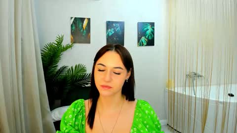 Snapshot of makeyouehappy chatting on 12-01-25, 12:21 makeyouehappy online show from 12-01-25, 12:21