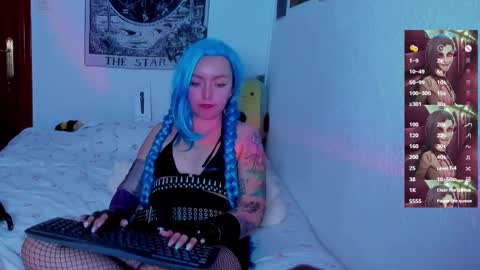 Snapshot of makii_33 chatting on 03-08-25, 10:34 ... ... online show from 03-08-25, 10:34