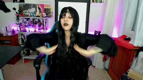 Snapshot of makii_33 chatting on 10-12-25, 04:44 ... ... online show from 10-12-25, 04:44