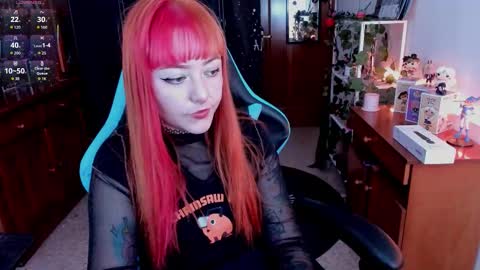 Snapshot of makii_33 chatting on 12-16-25, 01:21 ... ... online show from 12-16-25, 01:21