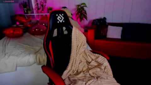 Makima online show from 02-15-25, 11:50