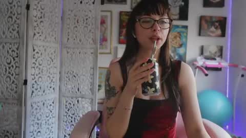 Snapshot of makiyahbelle2 chatting on 06-10-26, 04:45 MakiyahBelle online show from 06-10-26, 04:45