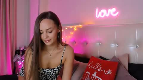 Snapshot of maksine chatting on 01-06-26, 05:11 Lia online show from 01-06-26, 05:11