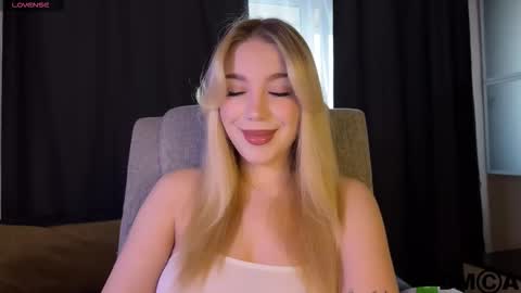 maksisisia online show from 03-22-26, 02:42