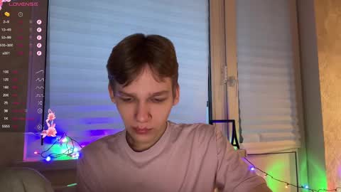 Snapshot of malcolm_yang chatting on 12-24-24, 06:44 Tom and Mark 3 online show from 12-24-24, 06:44