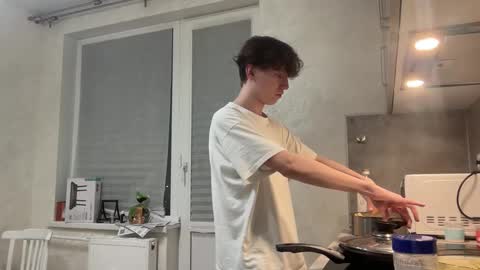 Snapshot of malcolm_yang chatting on 02-04-25, 04:08 Tom and Mark 3 online show from 02-04-25, 04:08