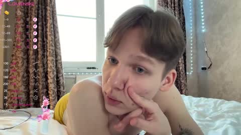 Snapshot of malcolm_yang chatting on 02-07-25, 01:11 Tom and Mark 3 online show from 02-07-25, 01:11