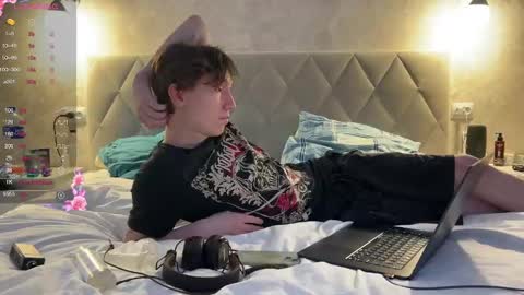 Snapshot of malcolm_yang chatting on 02-08-25, 04:25 Tom and Mark 3 online show from 02-08-25, 04:25