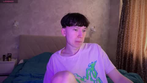 Snapshot of malcolm_yang chatting on 03-10-25, 07:53 Tom and Mark 3 online show from 03-10-25, 07:53