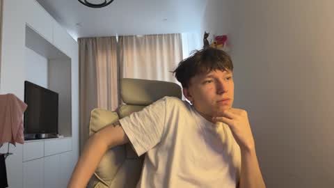 Snapshot of malcolm_yang chatting on 09-30-25, 12:21 Tom and Mark 3 online show from 09-30-25, 12:21