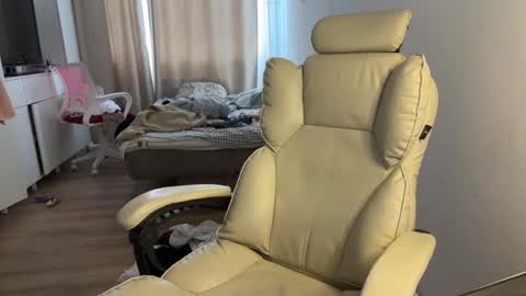 Snapshot of malcolm_yang chatting on 10-02-25, 10:55 Tom and Mark 3 online show from 10-02-25, 10:55