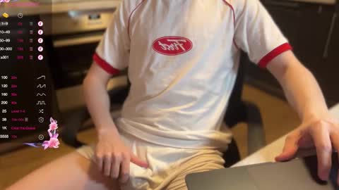 Snapshot of malcolm_yang chatting on 11-15-25, 02:13 Tom and Mark 3 online show from 11-15-25, 02:13