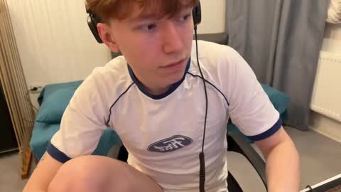 Snapshot of malcolm_yang chatting on 12-05-25, 01:09 Tom and Mark 3 online show from 12-05-25, 01:09