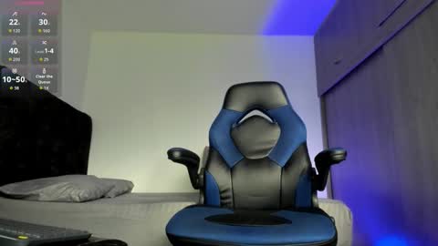 Snapshot of male_pussy chatting on 10-24-25, 06:15 ADAM         online show from 10-24-25, 06:15