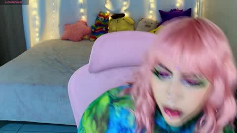 Snapshot of maliciaxpoison chatting on 05-17-26, 04:43 maliciaxpoison online show from 05-17-26, 04:43