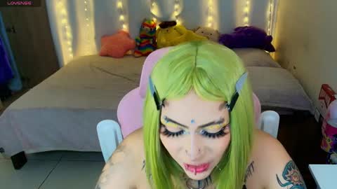 Snapshot of maliciaxpoison chatting on 05-18-26, 01:13 maliciaxpoison online show from 05-18-26, 01:13