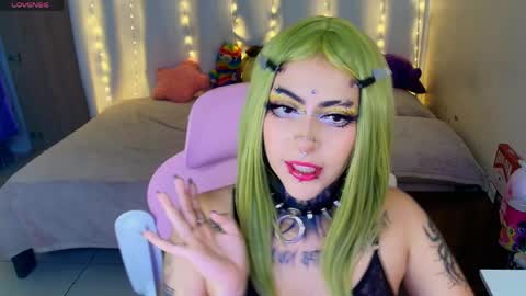 Snapshot of maliciaxpoison chatting on 05-18-26, 04:07 maliciaxpoison online show from 05-18-26, 04:07