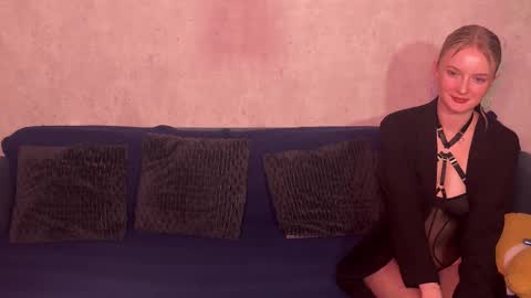 Snapshot of maliinka chatting on 11-06-25, 07:59 Malinka online show from 11-06-25, 07:59