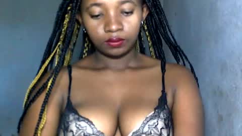 Snapshot of malinah01 chatting on 01-05-25, 03:22 malinah01 online show from 01-05-25, 03:22