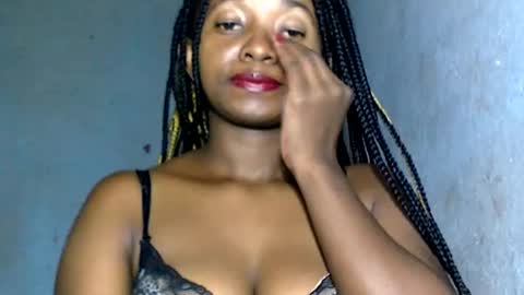 Snapshot of malinah01 chatting on 01-10-25, 01:09 malinah01 online show from 01-10-25, 01:09