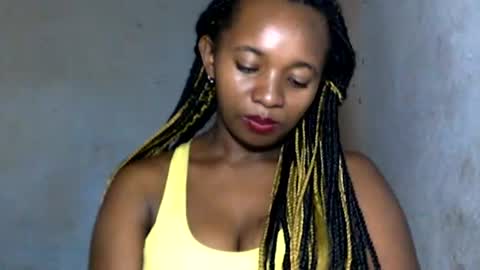 Snapshot of malinah01 chatting on 01-12-25, 12:33 malinah01 online show from 01-12-25, 12:33