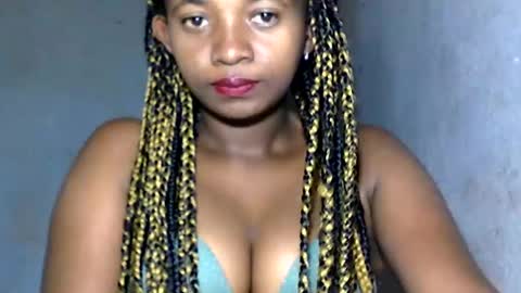 Snapshot of malinah01 chatting on 01-19-25, 03:39 malinah01 online show from 01-19-25, 03:39