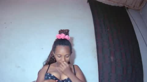 Snapshot of malinah01 chatting on 09-12-25, 09:42 malinah01 online show from 09-12-25, 09:42