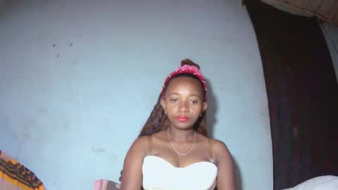 Snapshot of malinah01 chatting on 09-18-25, 04:25 malinah01 online show from 09-18-25, 04:25