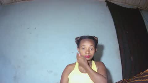 Snapshot of malinah01 chatting on 09-19-25, 09:11 malinah01 online show from 09-19-25, 09:11