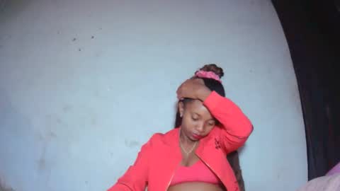 Snapshot of malinah01 chatting on 09-22-25, 05:09 malinah01 online show from 09-22-25, 05:09