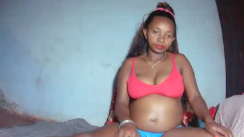 Snapshot of malinah01 chatting on 09-22-25, 05:15 malinah01 online show from 09-22-25, 05:15