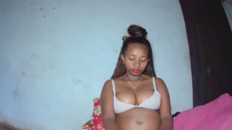Snapshot of malinah01 chatting on 09-24-25, 06:22 malinah01 online show from 09-24-25, 06:22