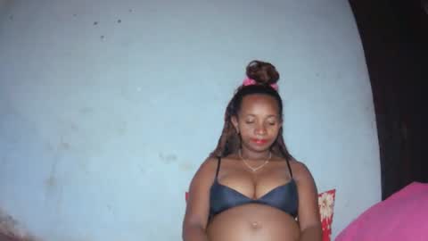 Snapshot of malinah01 chatting on 09-25-25, 08:18 malinah01 online show from 09-25-25, 08:18
